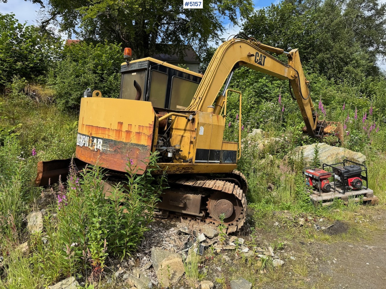 Cat E70B. Watch video - Excavator: picture 2 Cat E70B. Watch video - Excavator: picture 2