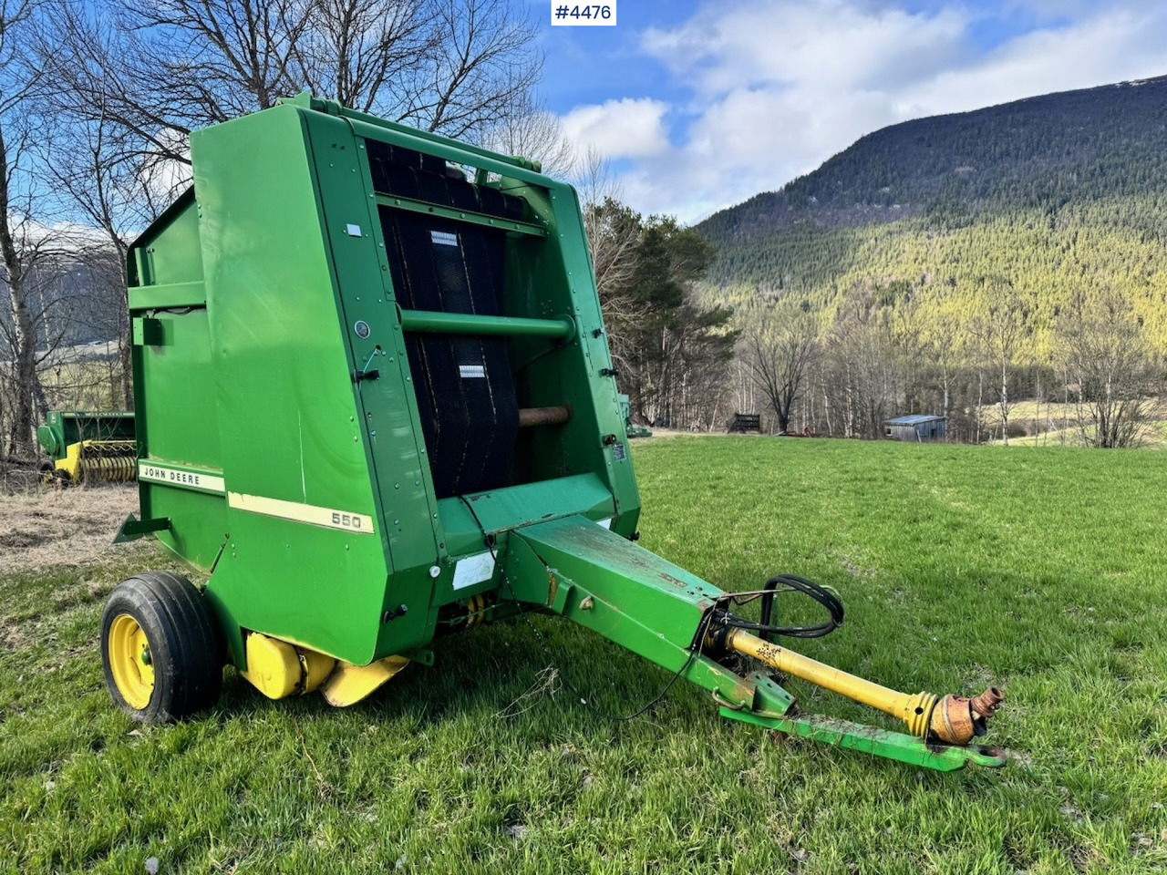 Circa 1990 John Deere 550 Round Baler - Hay and forage equipment: picture 1 Circa 1990 John Deere 550 Round Baler - Hay and forage equipment: picture 1