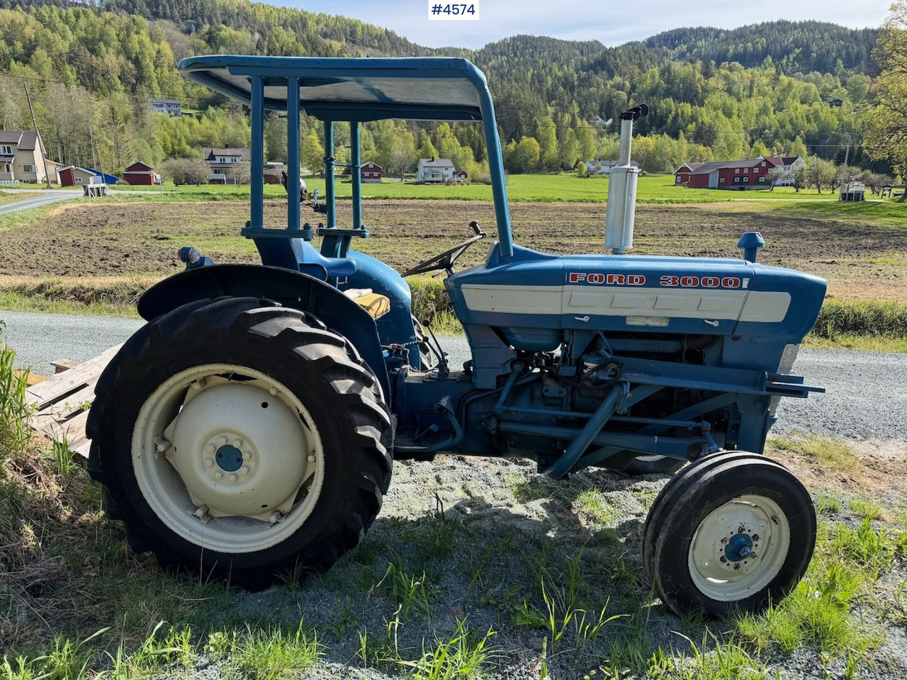 Ford 3000 w/front loader - Farm tractor: picture 5 Ford 3000 w/front loader - Farm tractor: picture 5