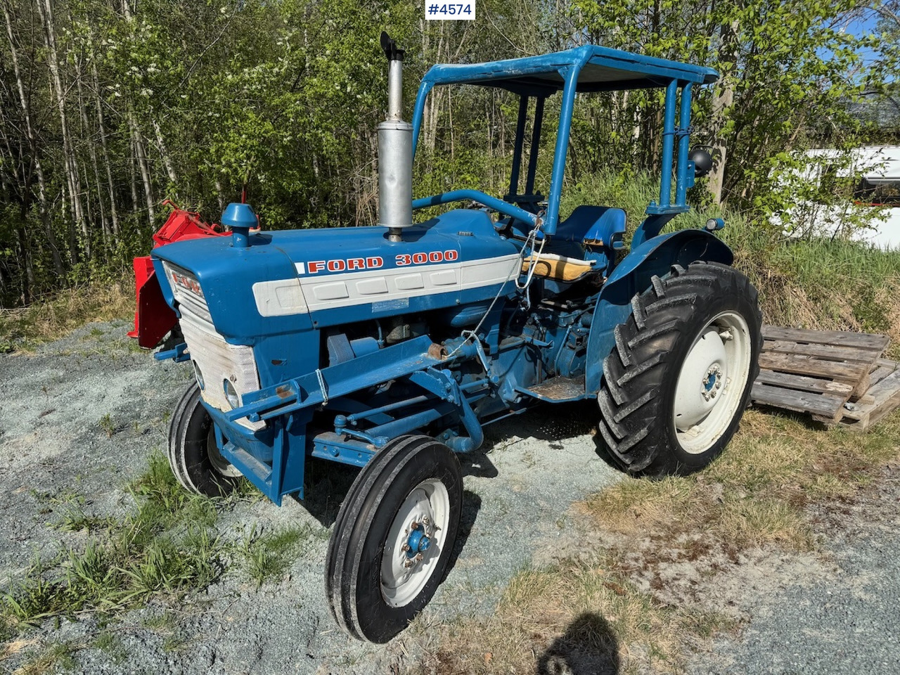 Ford 3000 w/front loader - Farm tractor: picture 2 Ford 3000 w/front loader - Farm tractor: picture 2