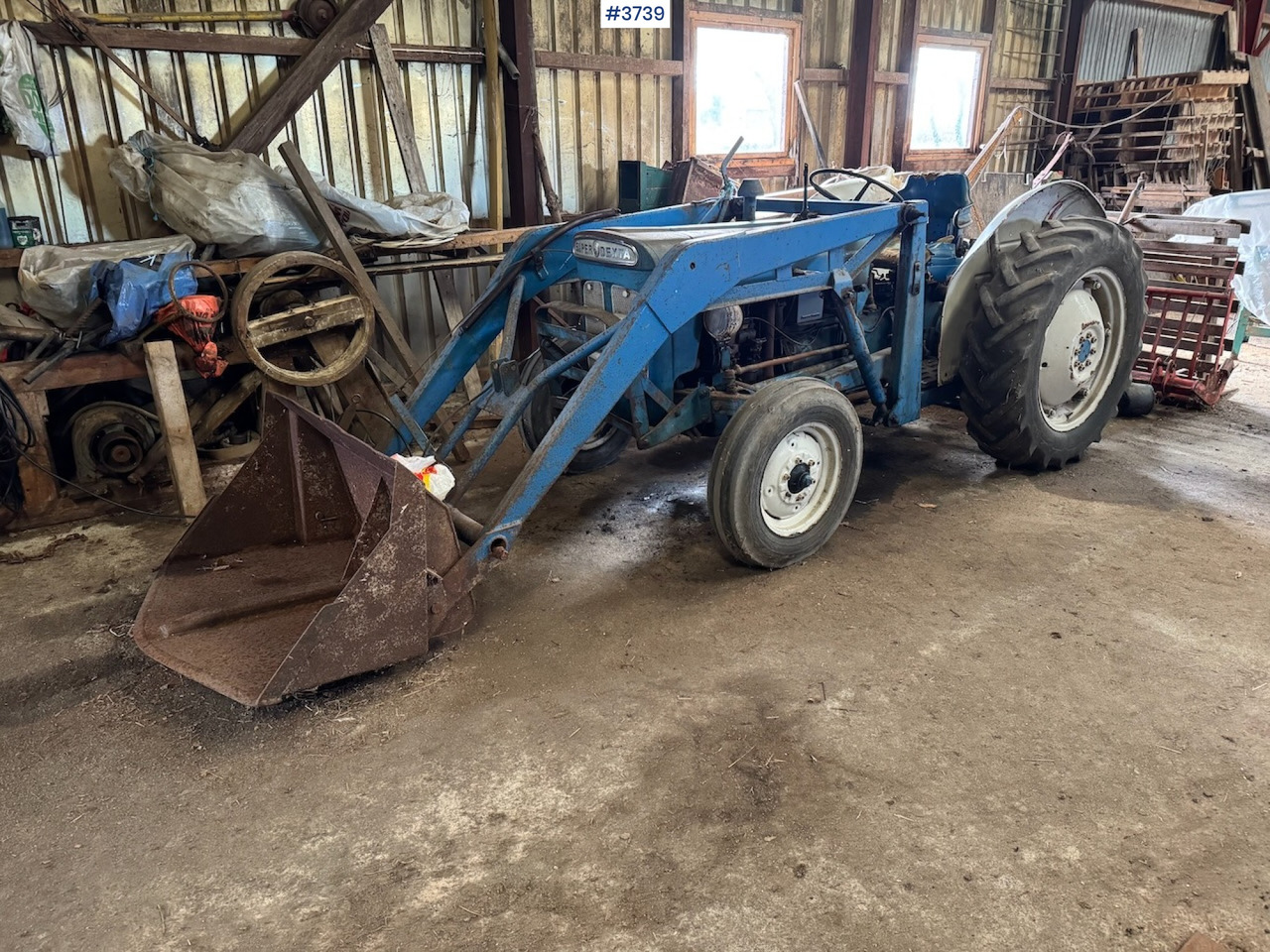 Ford Super Dexta w/front loader - Farm tractor: picture 1 Ford Super Dexta w/front loader - Farm tractor: picture 1