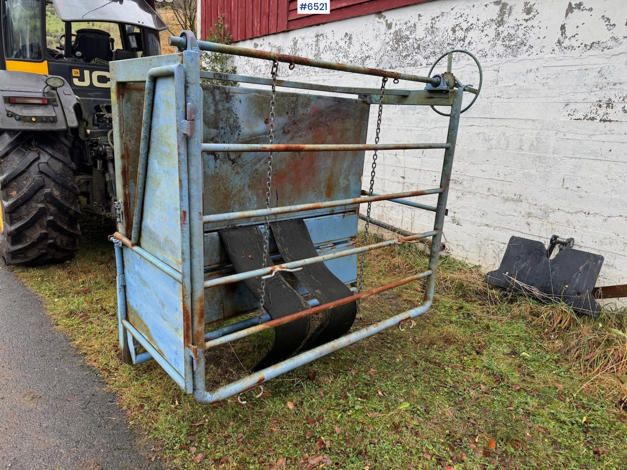 Hoof trimmer box for cattle. Watch the video! - Livestock equipment: picture 2 Hoof trimmer box for cattle. Watch the video! - Livestock equipment: picture 2