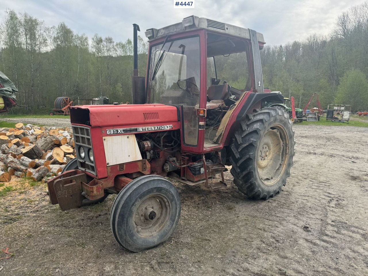 International 685 XL - Farm tractor: picture 5 International 685 XL - Farm tractor: picture 5