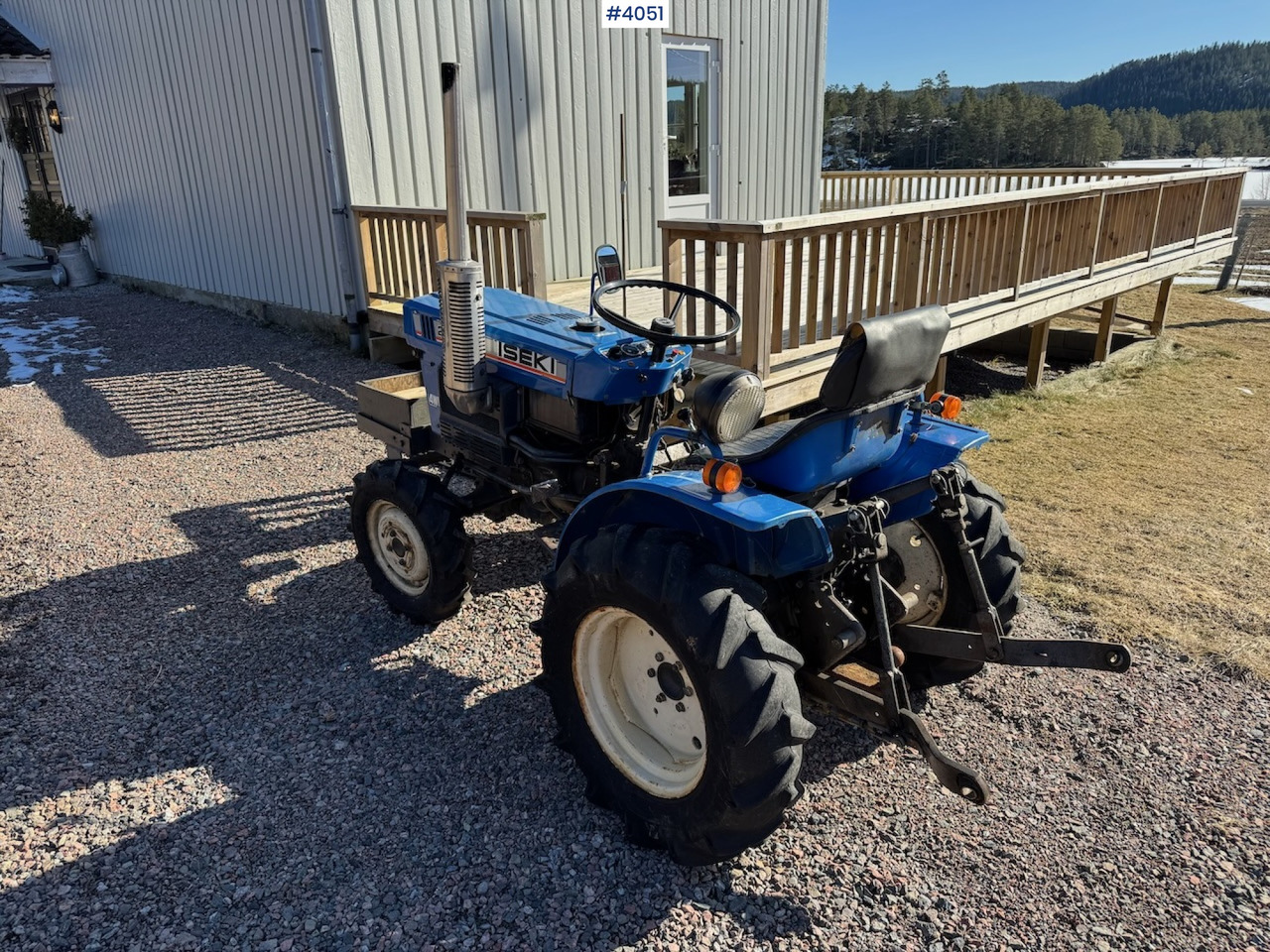 Iseki 2140 w/bucket, tiller and wood splitter. Low hours! - Farm tractor: picture 2 Iseki 2140 w/bucket, tiller and wood splitter. Low hours! - Farm tractor: picture 2