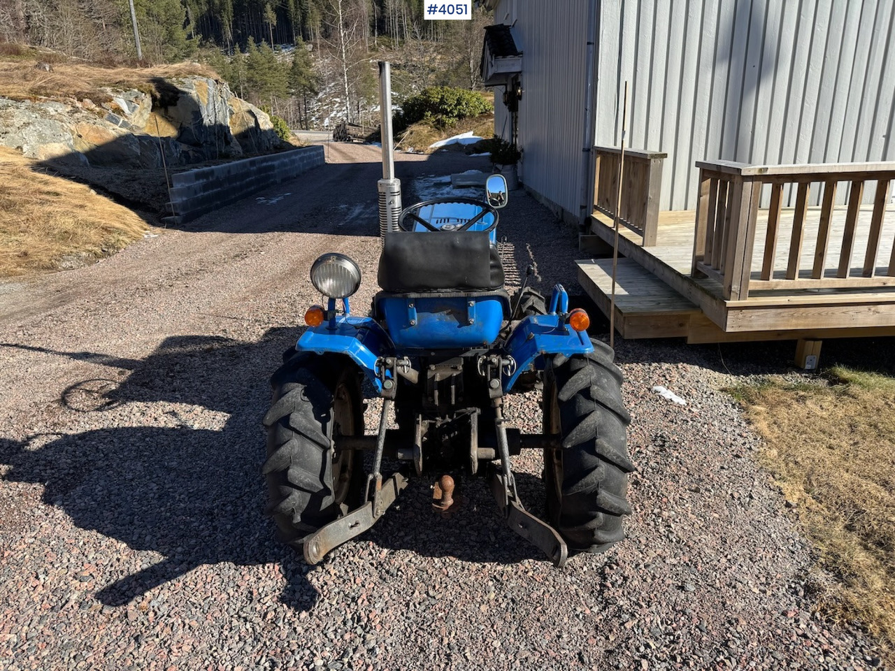 Iseki 2140 w/bucket, tiller and wood splitter. Low hours! - Farm tractor: picture 3 Iseki 2140 w/bucket, tiller and wood splitter. Low hours! - Farm tractor: picture 3