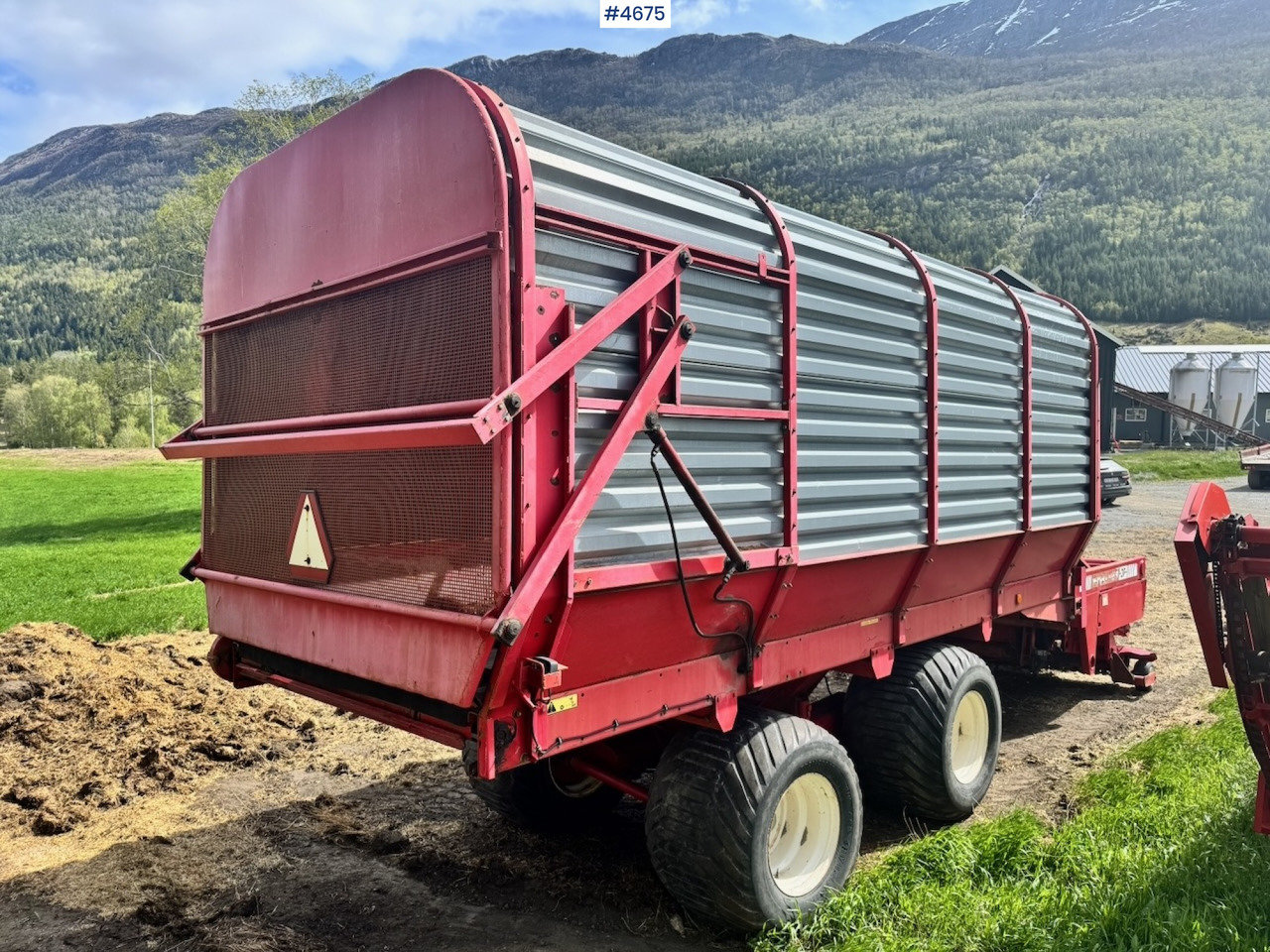JF Forage Pickup Wagon – 40 m³ – In Good Condition! - Hay and forage equipment: picture 2 JF Forage Pickup Wagon – 40 m³ – In Good Condition! - Hay and forage equipment: picture 2