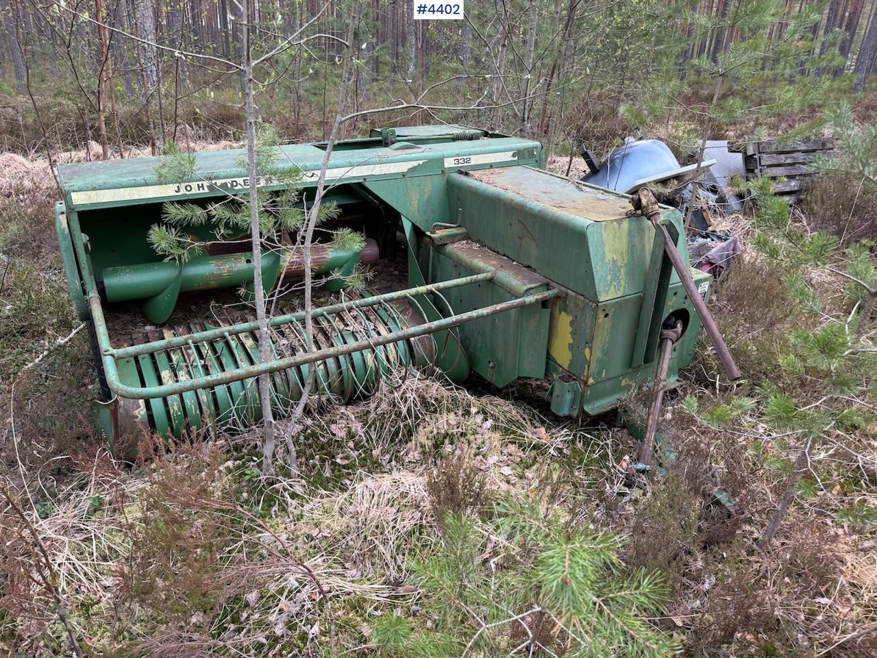 John Deere 332 Square Baler - Hay and forage equipment: picture 2 John Deere 332 Square Baler - Hay and forage equipment: picture 2