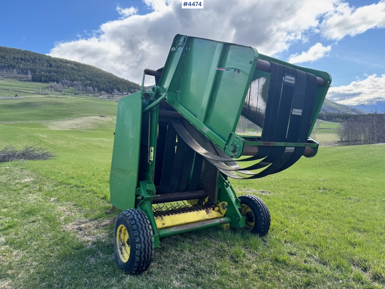 John Deere 545 Round Baler - Hay and forage equipment: picture 5 John Deere 545 Round Baler - Hay and forage equipment: picture 5