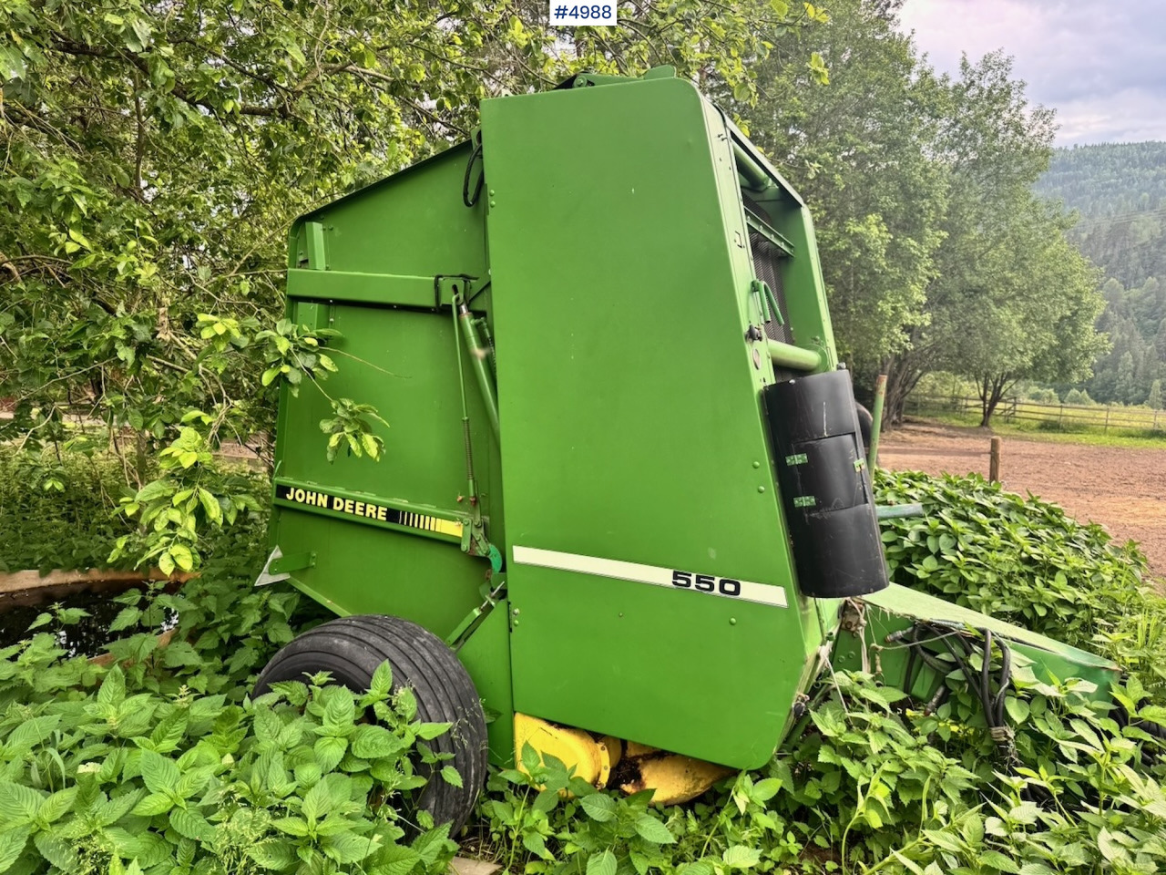 John Deere 550 Round baler with control box - Hay and forage equipment: picture 2 John Deere 550 Round baler with control box - Hay and forage equipment: picture 2