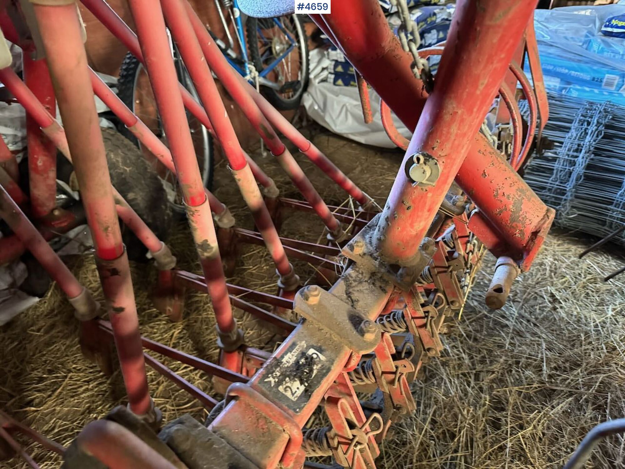Combine seed drill Kverneland seed drill w/ grass seed unit: picture 9