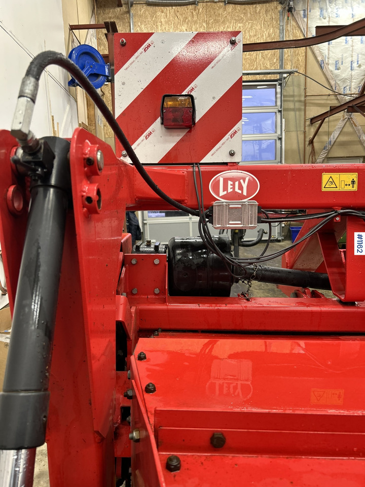 Lely 320 PC Mower - Hay and forage equipment: picture 4 Lely 320 PC Mower - Hay and forage equipment: picture 4