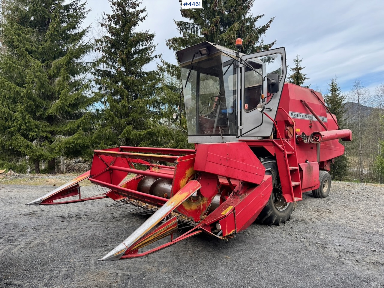 Massey Ferguson 16 Combine Harvester - Combine harvester: picture 1 Massey Ferguson 16 Combine Harvester - Combine harvester: picture 1
