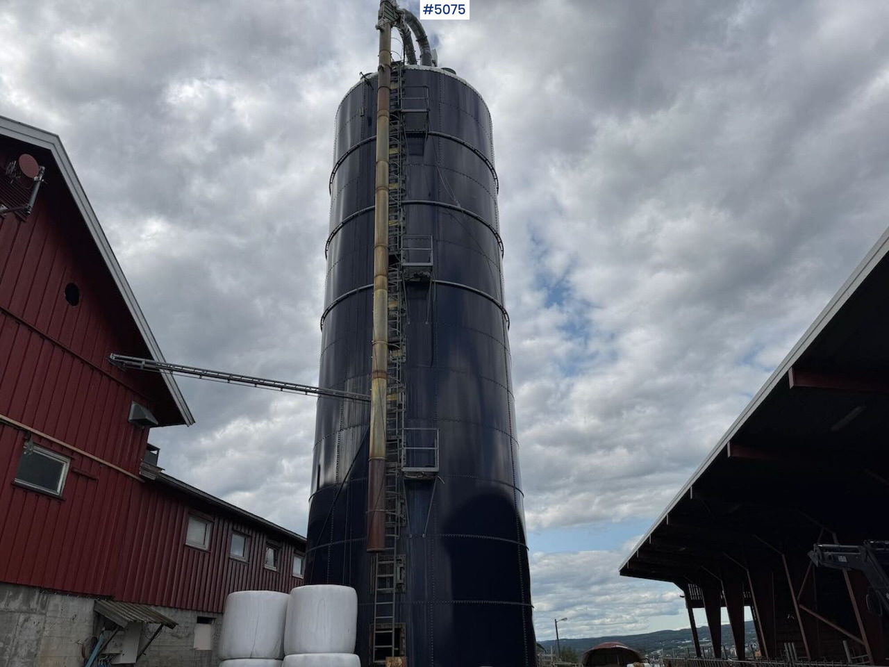 Silo with Filling Auger and Fan - Livestock equipment: picture 1 Silo with Filling Auger and Fan - Livestock equipment: picture 1
