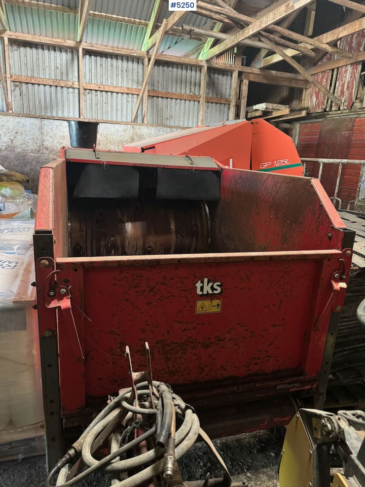 TKS K2 CombiCutter (round‑bale shredder/feeder machine) - Hay and forage equipment: picture 1 TKS K2 CombiCutter (round‑bale shredder/feeder machine) - Hay and forage equipment: picture 1