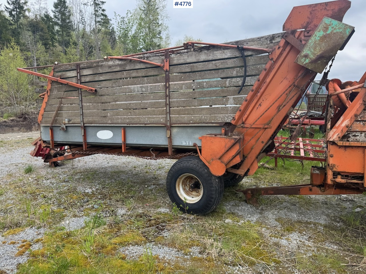 Underhaug unloading wagon with throwing roller - Hay and forage equipment: picture 2 Underhaug unloading wagon with throwing roller - Hay and forage equipment: picture 2