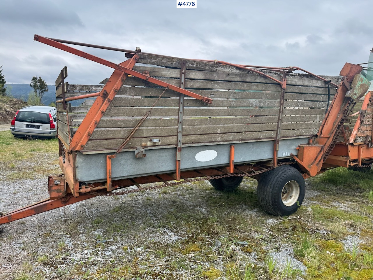 Underhaug unloading wagon with throwing roller - Hay and forage equipment: picture 1 Underhaug unloading wagon with throwing roller - Hay and forage equipment: picture 1