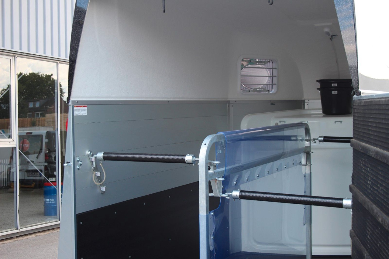 Leasing of  Humbaur Equitos Alu Plus 2400 Pferdeanhänger Sattelkamme Humbaur Equitos Alu Plus 2400 Pferdeanhänger Sattelkamme: picture 9