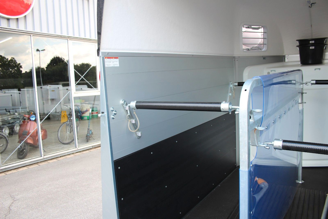 Leasing of  Humbaur Equitos Alu Plus 2400 Pferdeanhänger Sattelkamme Humbaur Equitos Alu Plus 2400 Pferdeanhänger Sattelkamme: picture 12