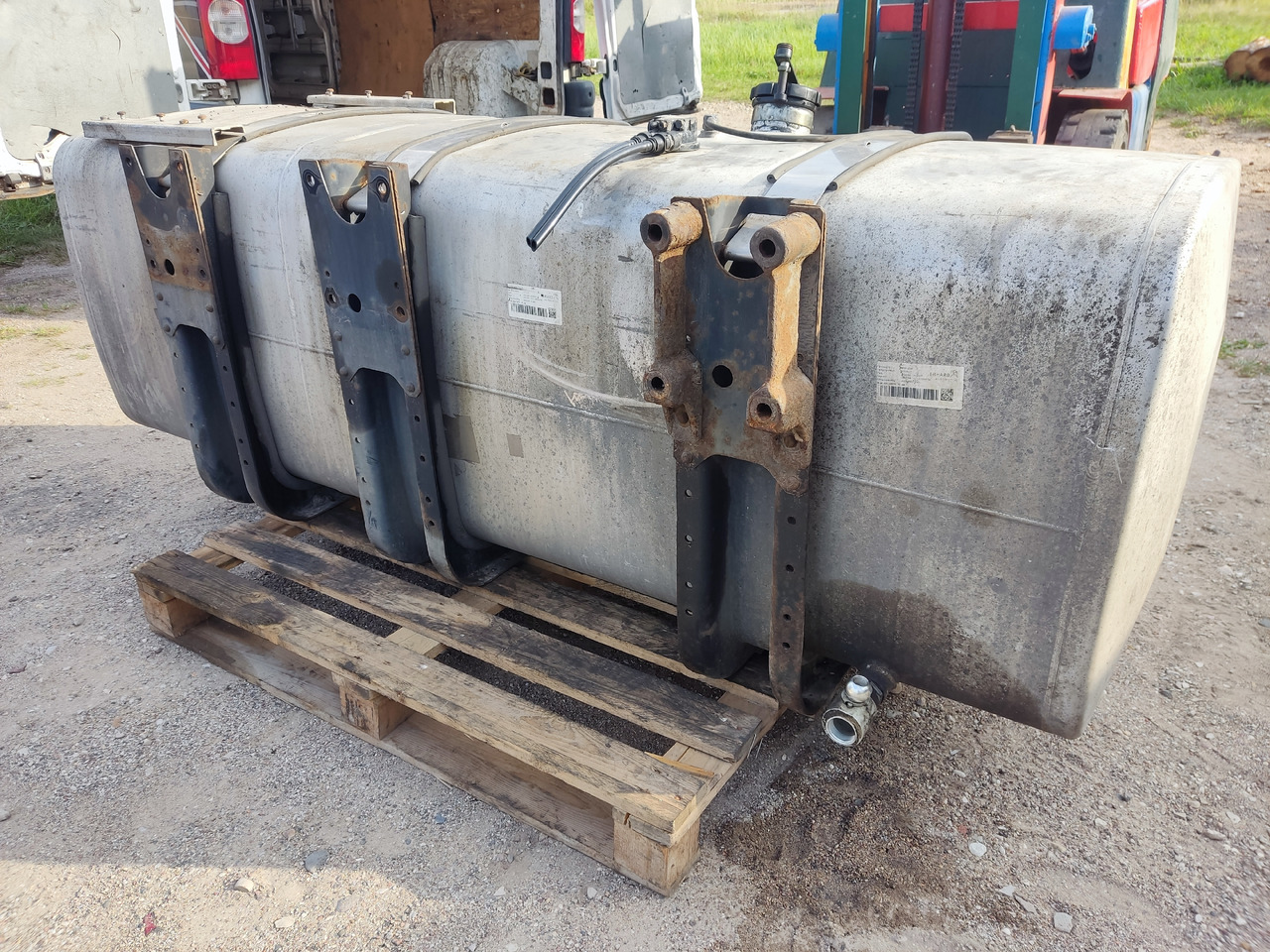 MAN TGA TGX fuel tank 910L - Fuel tank: picture 2 MAN TGA TGX fuel tank 910L - Fuel tank: picture 2