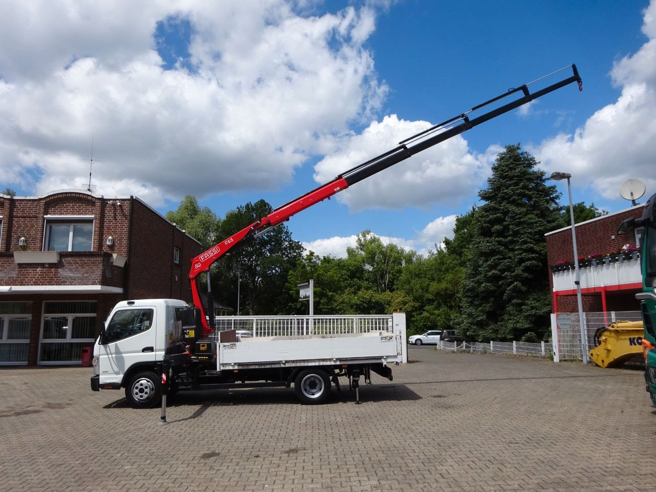 FUSO Canter 7C15 mit FASSI F65A Kran - Crane truck, Dropside/ Flatbed truck: picture 4 FUSO Canter 7C15 mit FASSI F65A Kran - Crane truck, Dropside/ Flatbed truck: picture 4