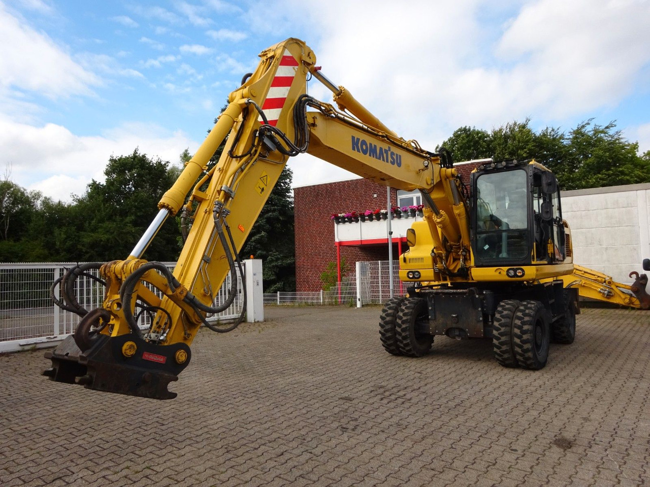 Komatsu PW180-11 - Wheel excavator: picture 4 Komatsu PW180-11 - Wheel excavator: picture 4