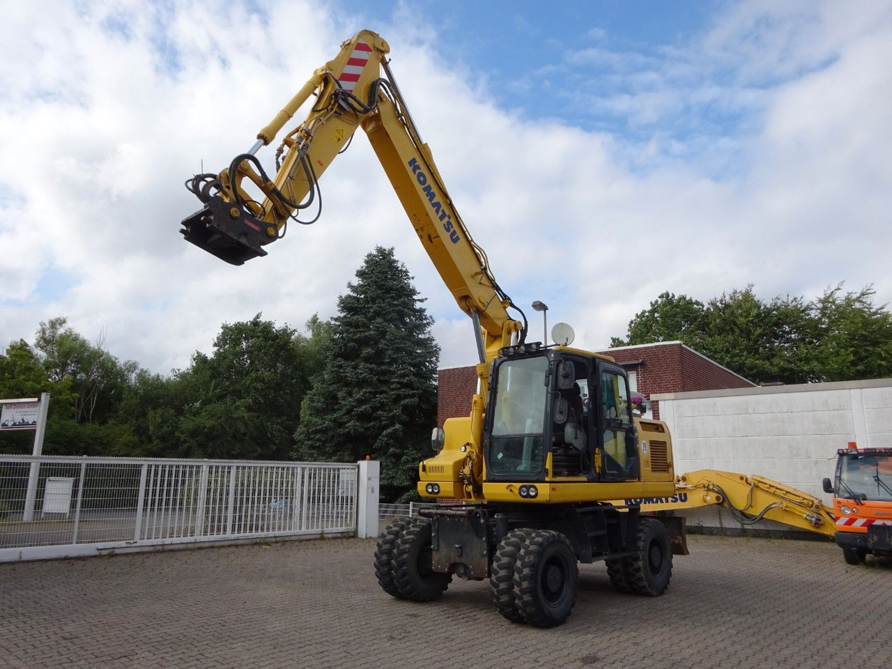 Komatsu PW180-11 - Wheel excavator: picture 3 Komatsu PW180-11 - Wheel excavator: picture 3