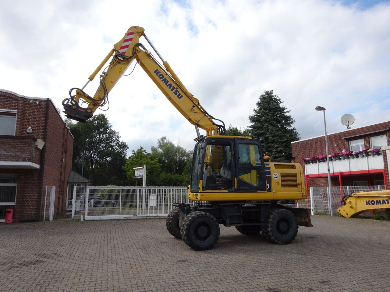 Komatsu PW180-11 - Wheel excavator: picture 1 Komatsu PW180-11 - Wheel excavator: picture 1
