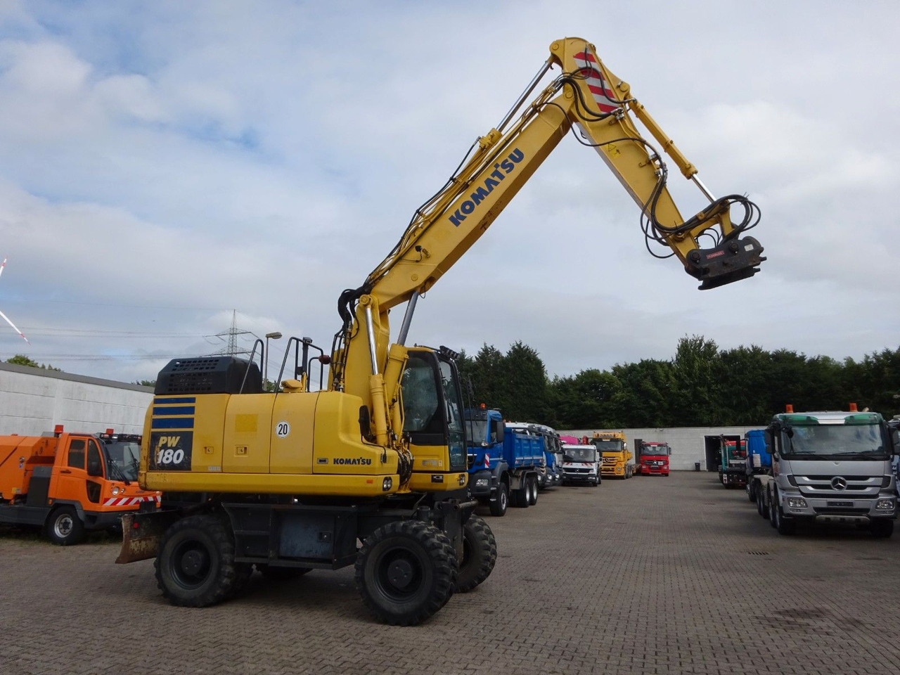 Komatsu PW180-11 - Wheel excavator: picture 5 Komatsu PW180-11 - Wheel excavator: picture 5