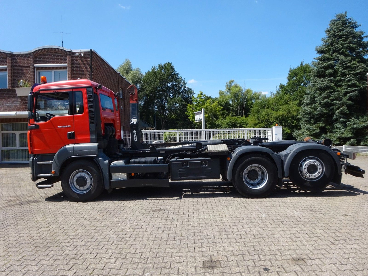 MAN 26.360 TGA PALFINGER Abroller 6x2-4 Hydrodrive - Hook lift truck: picture 1 MAN 26.360 TGA PALFINGER Abroller 6x2-4 Hydrodrive - Hook lift truck: picture 1