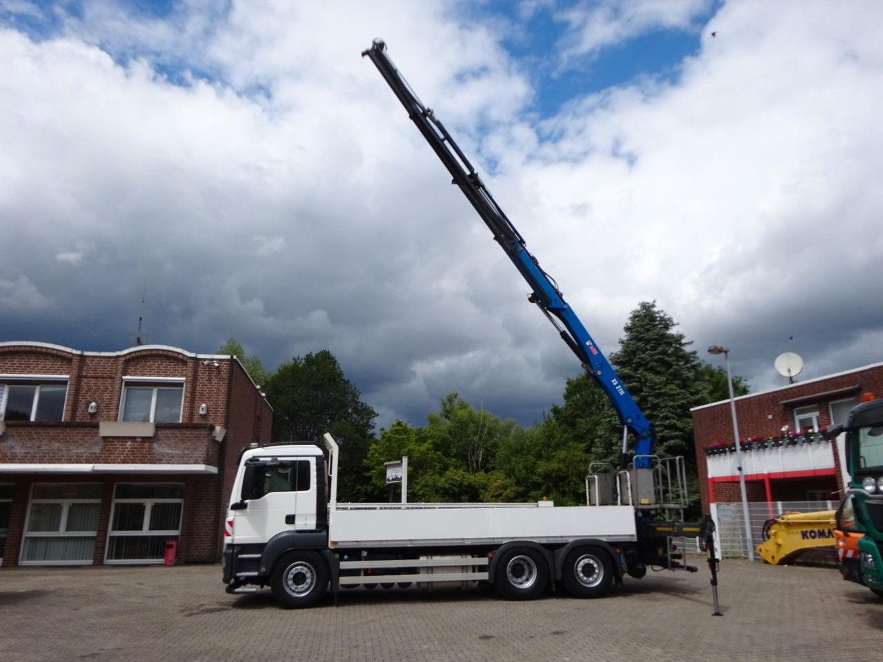 MAN 26.420 TGS Pritsche + HIAB 211 HIPRO Kran - Dropside/ Flatbed truck, Crane truck: picture 1 MAN 26.420 TGS Pritsche + HIAB 211 HIPRO Kran - Dropside/ Flatbed truck, Crane truck: picture 1