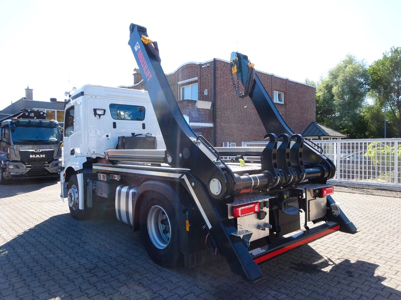 Mercedes-Benz 1840 Actros Absetzkipper NEUFAHRZEUG mit 1645 km - Tipper: picture 4 Mercedes-Benz 1840 Actros Absetzkipper NEUFAHRZEUG mit 1645 km - Tipper: picture 4