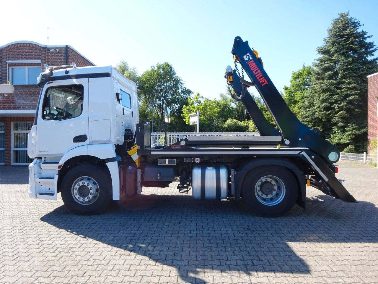 Mercedes-Benz 1840 Actros Absetzkipper NEUFAHRZEUG mit 1645 km - Tipper: picture 2 Mercedes-Benz 1840 Actros Absetzkipper NEUFAHRZEUG mit 1645 km - Tipper: picture 2