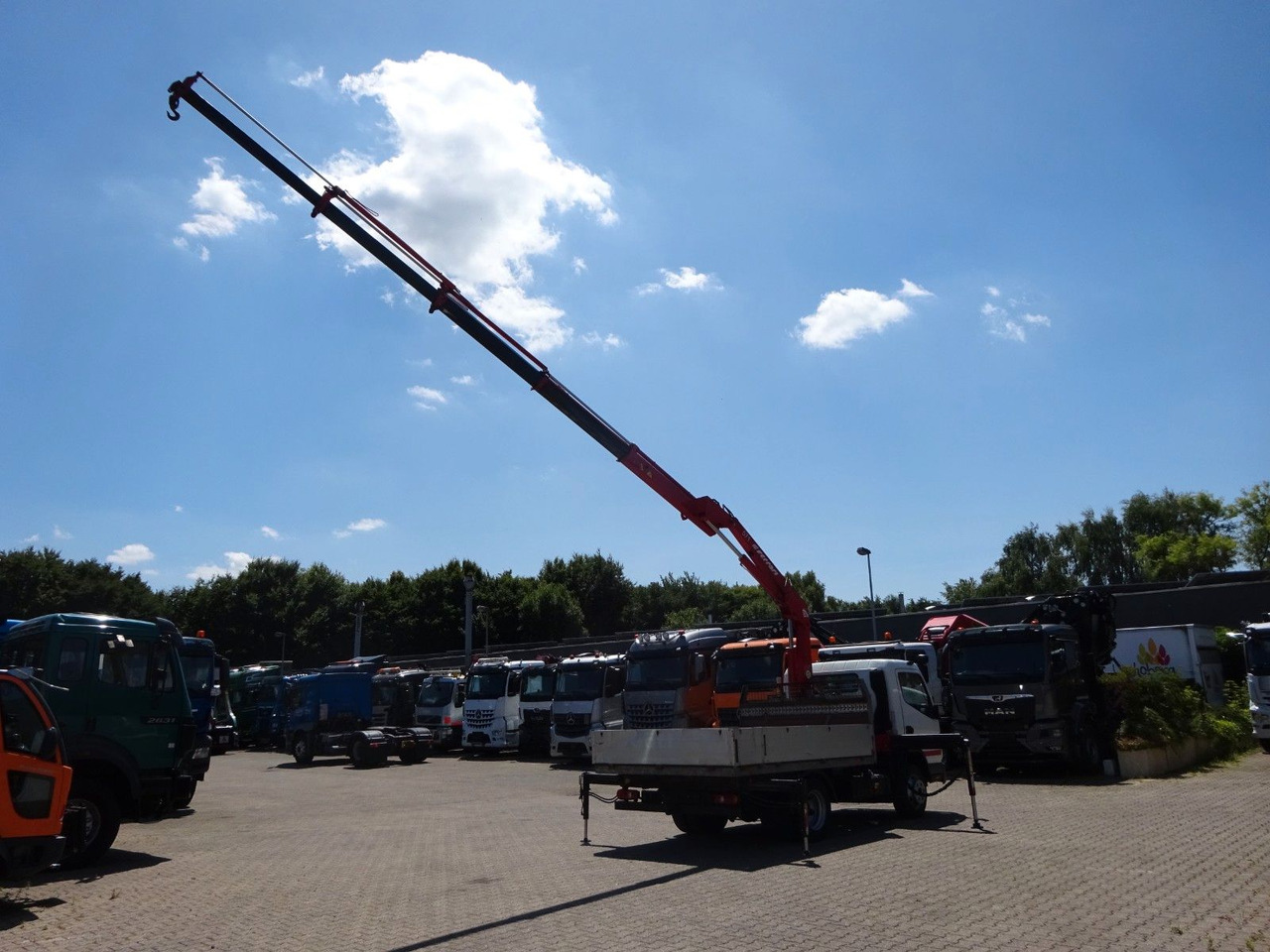 Mitsubishi Fuso Canter 7C18 + Ferrari F571 Kran - Flatbed van: picture 4 Mitsubishi Fuso Canter 7C18 + Ferrari F571 Kran - Flatbed van: picture 4