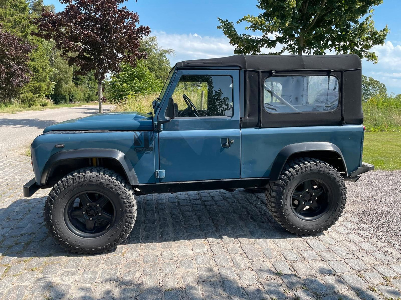Land Rover LR Defender 90 Soft Top V8 Automatic 60000 brutt Land Rover LR Defender 90 SoftTop V8 Automatic - Pickup truck: picture 2 Land Rover LR Defender 90 Soft Top V8 Automatic 60000 brutt Land Rover LR Defender 90 SoftTop V8 Automatic - Pickup truck: picture 2