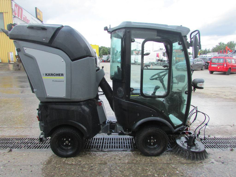 Kärcher MIC 26 Kehrmaschine 24.000 EUR - Farm trailer: picture 1 Kärcher MIC 26 Kehrmaschine 24.000 EUR - Farm trailer: picture 1