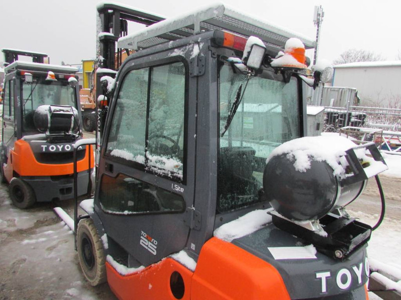Toyota 02-8 FGF 25 Tonero 25 Gas Stapler - LPG forklift: picture 4 Toyota 02-8 FGF 25 Tonero 25 Gas Stapler - LPG forklift: picture 4