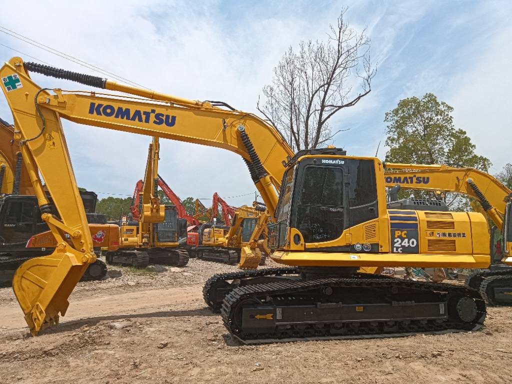 KOMATSU PC 240 - Crawler excavator: picture 2 KOMATSU PC 240 - Crawler excavator: picture 2