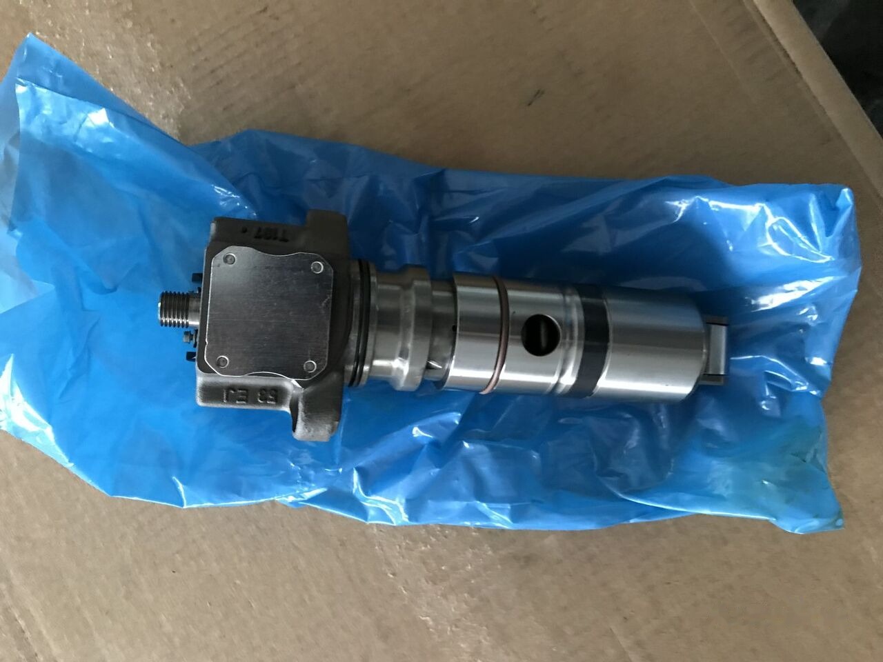 Bosch 2018 0280748802 Mercedes-Benz AXOR-ATEGO-ACTROS truck - Fuel pump for Truck: picture 2 Bosch 2018 0280748802 Mercedes-Benz AXOR-ATEGO-ACTROS truck - Fuel pump for Truck: picture 2