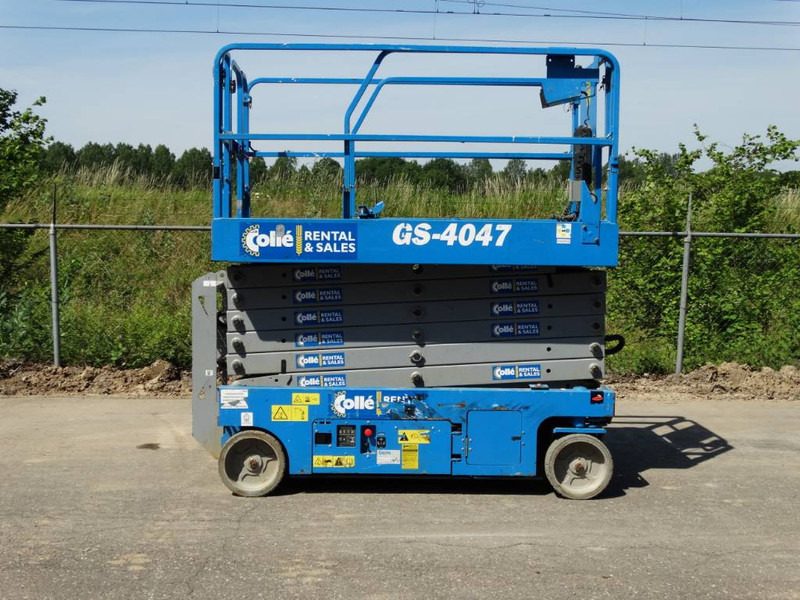 Genie GS 4047 | 2012 - Scissor lift: picture 2 Genie GS 4047 | 2012 - Scissor lift: picture 2