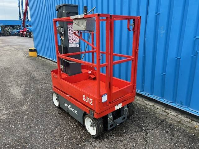 Skyjack SJ 12 - Vertical mast lift: picture 3 Skyjack SJ 12 - Vertical mast lift: picture 3
