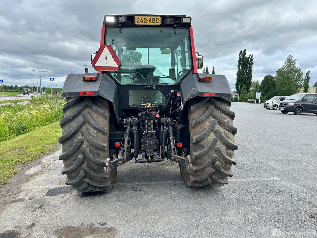 Valtra 8550 traktori PTO etunostolaitteella vm 2001, Seinäjoki - Agricultural machinery: picture 5 Valtra 8550 traktori PTO etunostolaitteella vm 2001, Seinäjoki - Agricultural machinery: picture 5