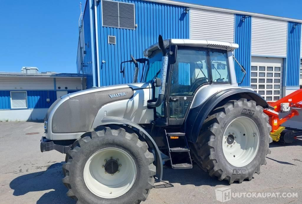 Valtra M 120 E, VAIN 2932 h, Okraspecial, 2004, Kokkola - Agricultural machinery: picture 1 Valtra M 120 E, VAIN 2932 h, Okraspecial, 2004, Kokkola - Agricultural machinery: picture 1