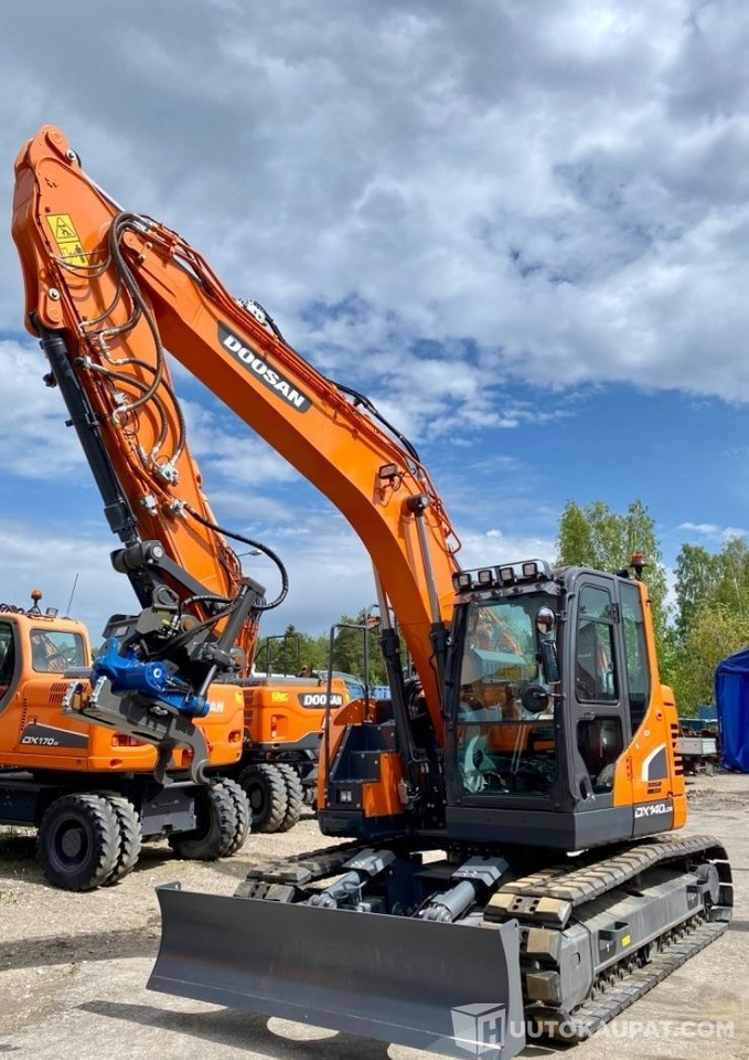 Doosan DX 140LCR-5, 2021, SMP-rototilt, puskulevy, rasvari, koura, 1 kauha, Stage5, Helsinki - Crawler excavator: picture 1 Doosan DX 140LCR-5, 2021, SMP-rototilt, puskulevy, rasvari, koura, 1 kauha, Stage5, Helsinki - Crawler excavator: picture 1
