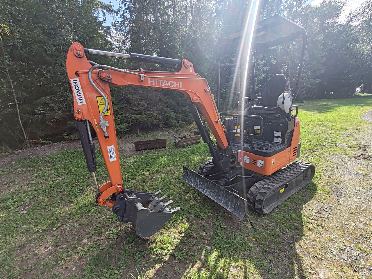 Hitachi ZX19U, reilu 90H ajettu, 2016., Eurajoki - Mini excavator: picture 3 Hitachi ZX19U, reilu 90H ajettu, 2016., Eurajoki - Mini excavator: picture 3