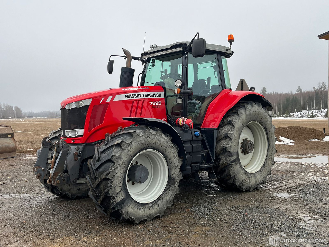 Massey Ferguson 7626, traktori etunostolaitteella, korjattavaksi, 2013, INTEXW, Hämeenlinna - Farm tractor: picture 1 Massey Ferguson 7626, traktori etunostolaitteella, korjattavaksi, 2013, INTEXW, Hämeenlinna - Farm tractor: picture 1