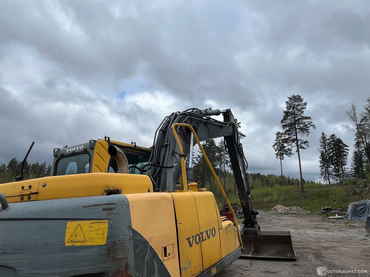 Volvo EC140B, kaivinkone, lähes uudet telat, 2002, Vihti - Other machinery: picture 4 Volvo EC140B, kaivinkone, lähes uudet telat, 2002, Vihti - Other machinery: picture 4
