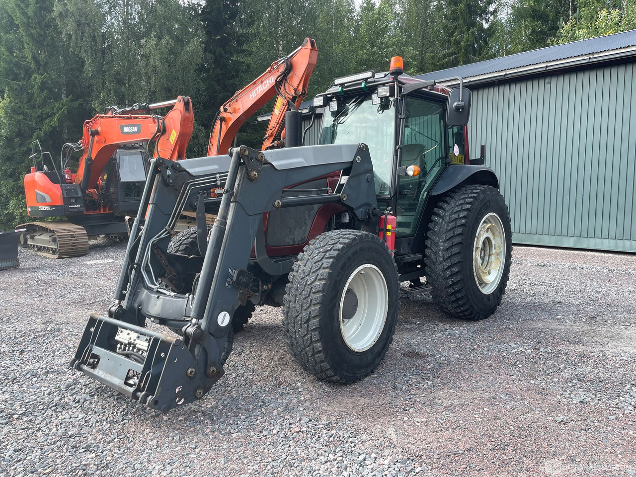 Valtra A 93 Unlimited, traktori kuormaajalla, 2016, Lohja - Farm tractor: picture 2 Valtra A 93 Unlimited, traktori kuormaajalla, 2016, Lohja - Farm tractor: picture 2