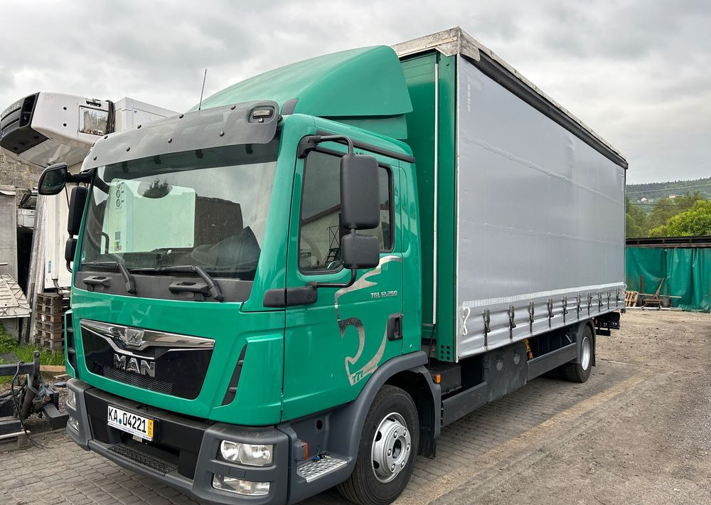 MAN TGL 12.250 6.2m AUTOMAT KLIMA z Niemiec ESP nowe opony EURO 6 / 4.75 rozstaw / zawiesie na wózek widłowy / TOP STAN / okazja nauka jazdy MOŻLIWOŚĆ DOSTOSOWANIA 12t - Curtainsider truck: picture 1 MAN TGL 12.250 6.2m AUTOMAT KLIMA z Niemiec ESP nowe opony EURO 6 / 4.75 rozstaw / zawiesie na wózek widłowy / TOP STAN / okazja nauka jazdy MOŻLIWOŚĆ DOSTOSOWANIA 12t - Curtainsider truck: picture 1