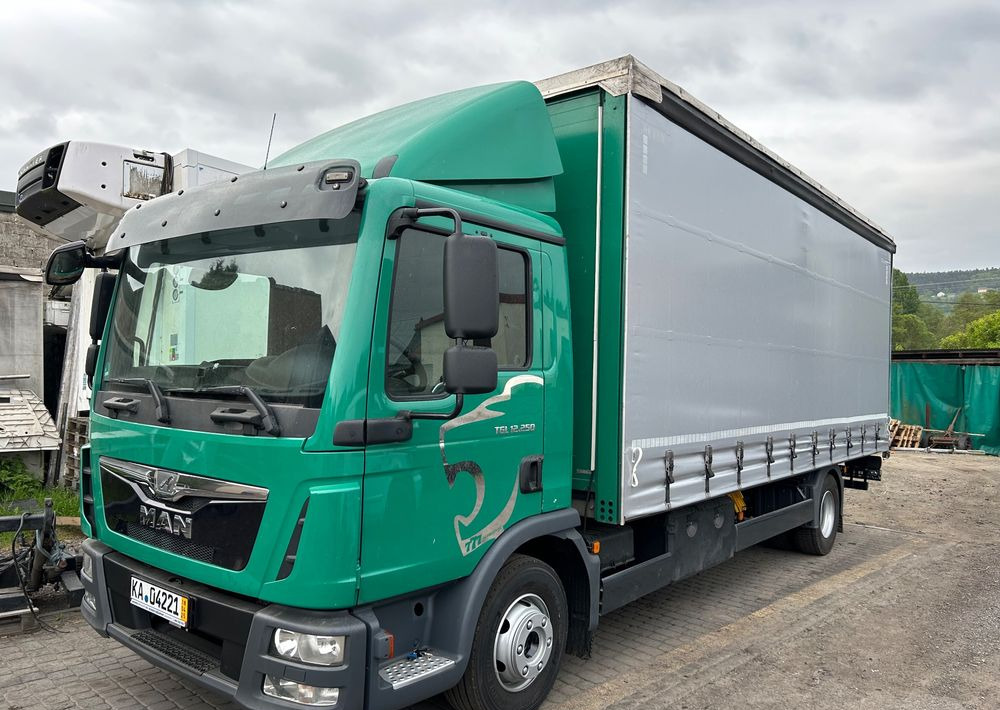 MAN TGL 12.250 6.2m AUTOMAT KLIMA z Niemiec ESP nowe opony EURO 6 / 4.75 rozstaw / zawiesie na wózek widłowy / TOP STAN / okazja nauka jazdy MOŻLIWOŚĆ DOSTOSOWANIA 12t - Curtainsider truck: picture 3 MAN TGL 12.250 6.2m AUTOMAT KLIMA z Niemiec ESP nowe opony EURO 6 / 4.75 rozstaw / zawiesie na wózek widłowy / TOP STAN / okazja nauka jazdy MOŻLIWOŚĆ DOSTOSOWANIA 12t - Curtainsider truck: picture 3
