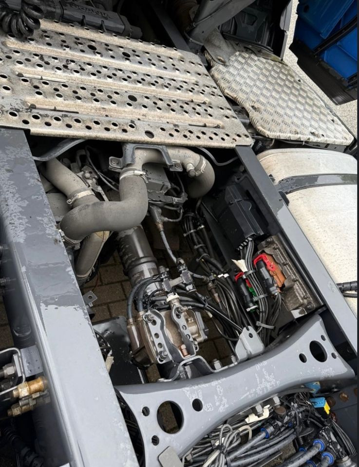 Scania R410 RETARDER FULL LED 2 ZBIORNIKI / KLIMA POSTOJOWA / VIRTUAL COCPIT z Niemiec - Tractor unit: picture 5 Scania R410 RETARDER FULL LED 2 ZBIORNIKI / KLIMA POSTOJOWA / VIRTUAL COCPIT z Niemiec - Tractor unit: picture 5